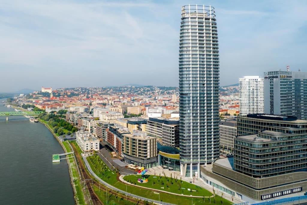 The First Skyscraper In Slovakia Apartment Bratislava Exterior photo